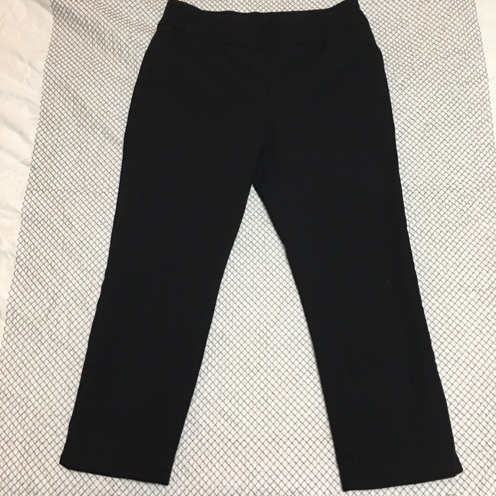 Chico’s So Slimming Black Crop Capris